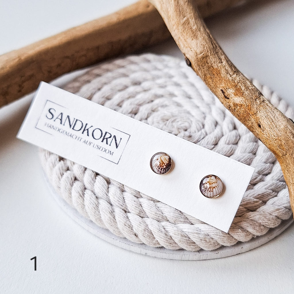 Heart-shaped stud earrings - Gold 7 mm