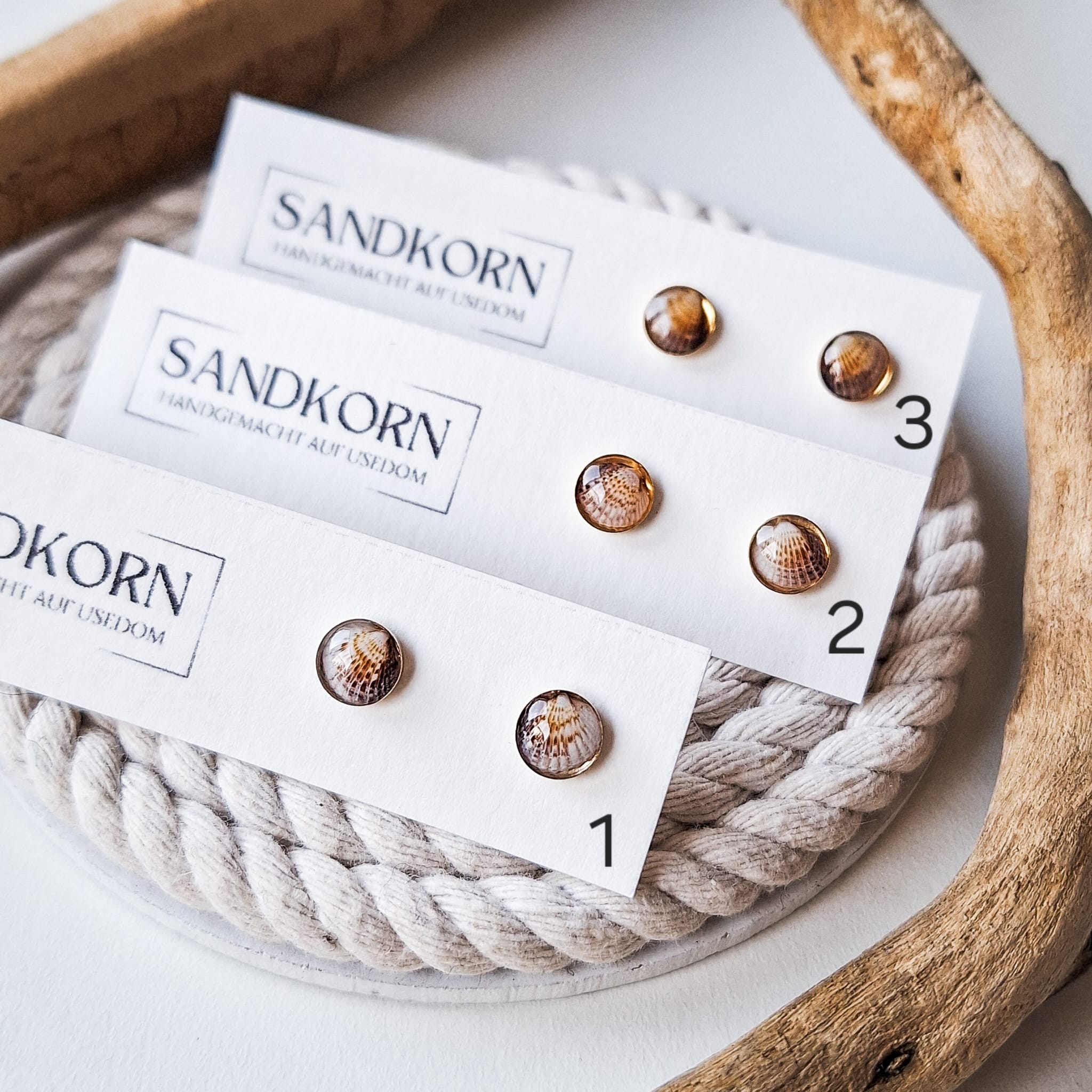 Heart-shaped stud earrings - Gold 7 mm