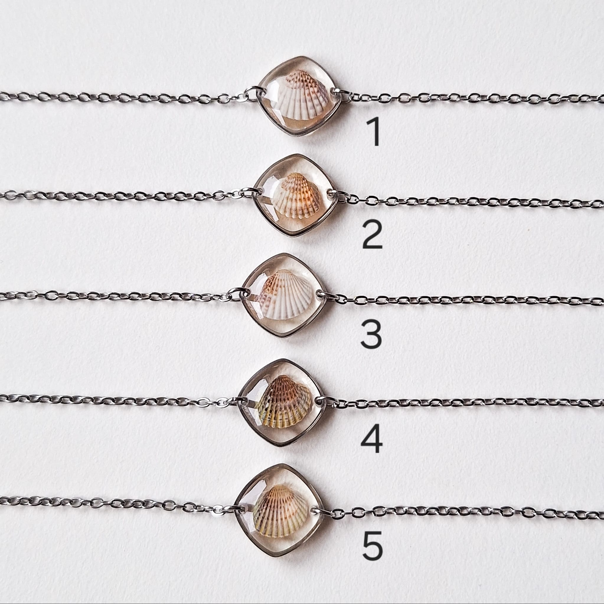 Bransoletka z muszlą w kształcie serca - srebrna