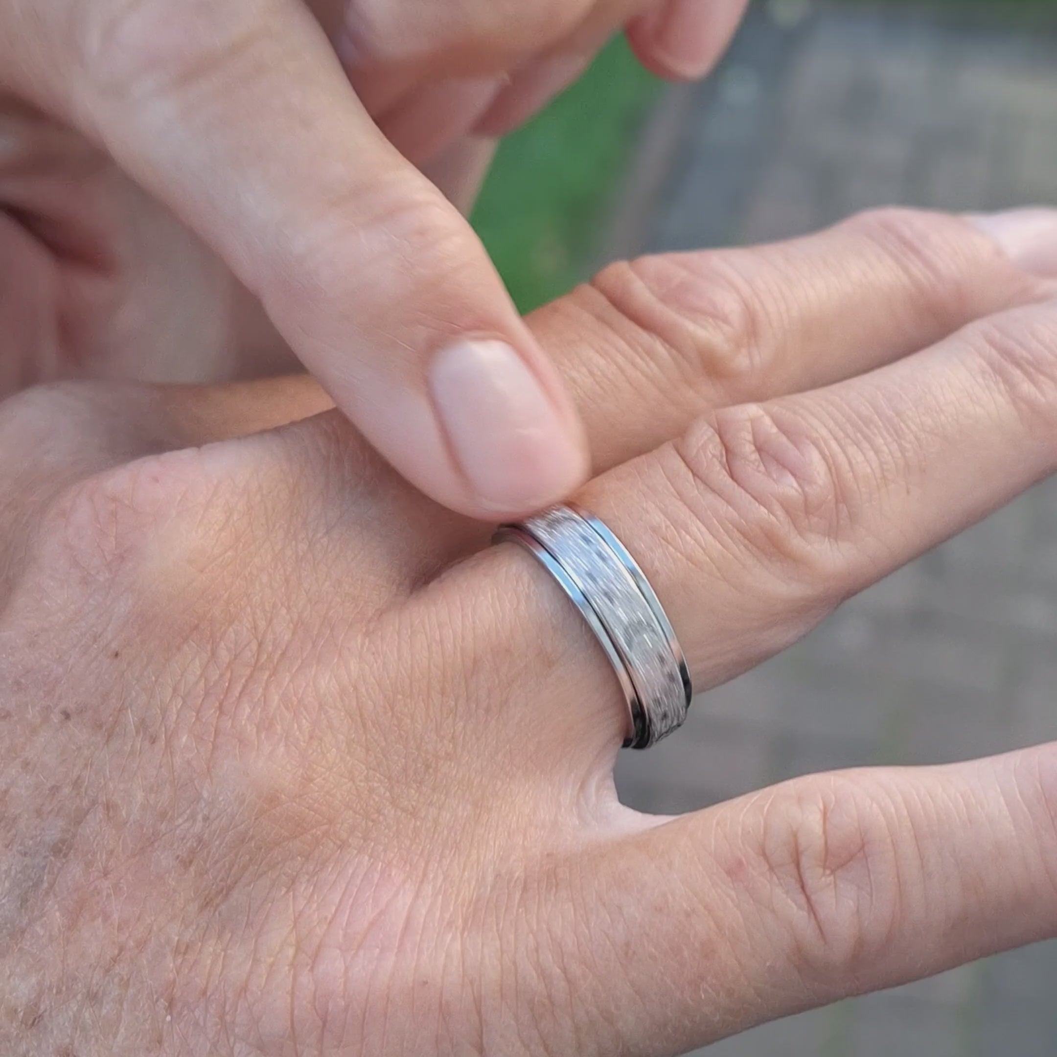 Drehbarer Ring mit Mond und Sternen