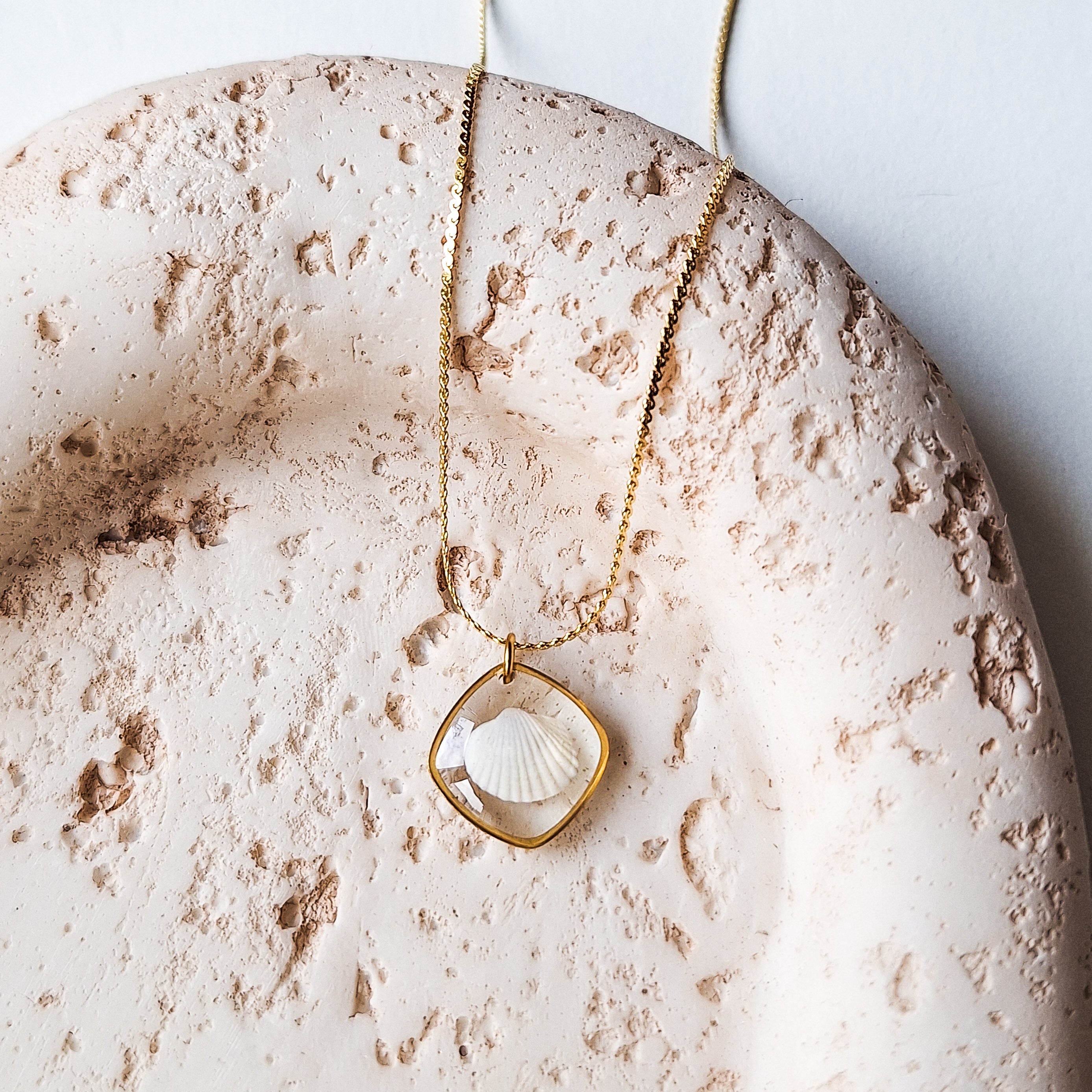 Halskette mit Herzmuschel - Gold