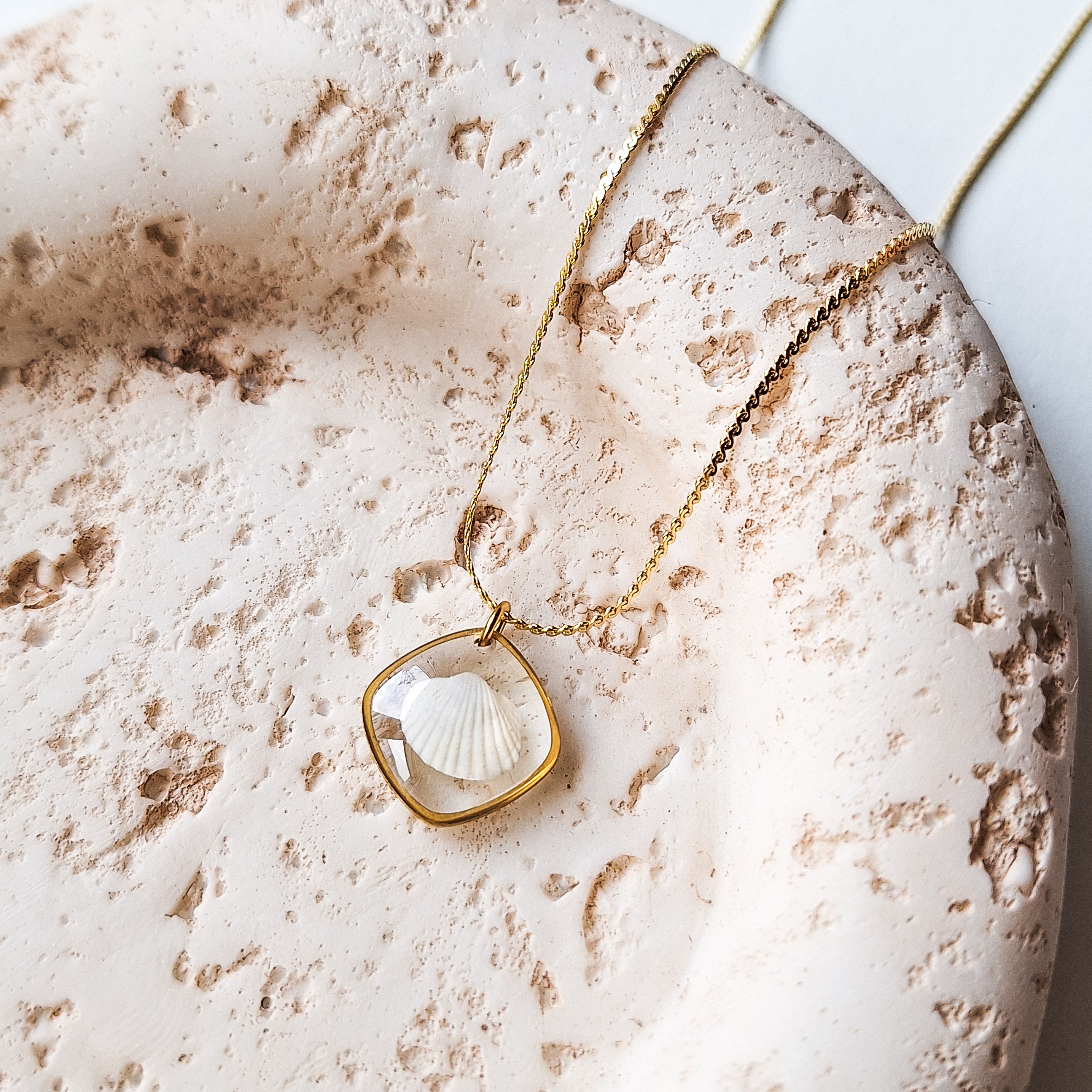 Halskette mit Herzmuschel - Gold