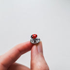 Realistischer Marienkäfer Pin, Brosche, Anstecknadel, handgemacht aus Fimo - Sandkorn Usedom