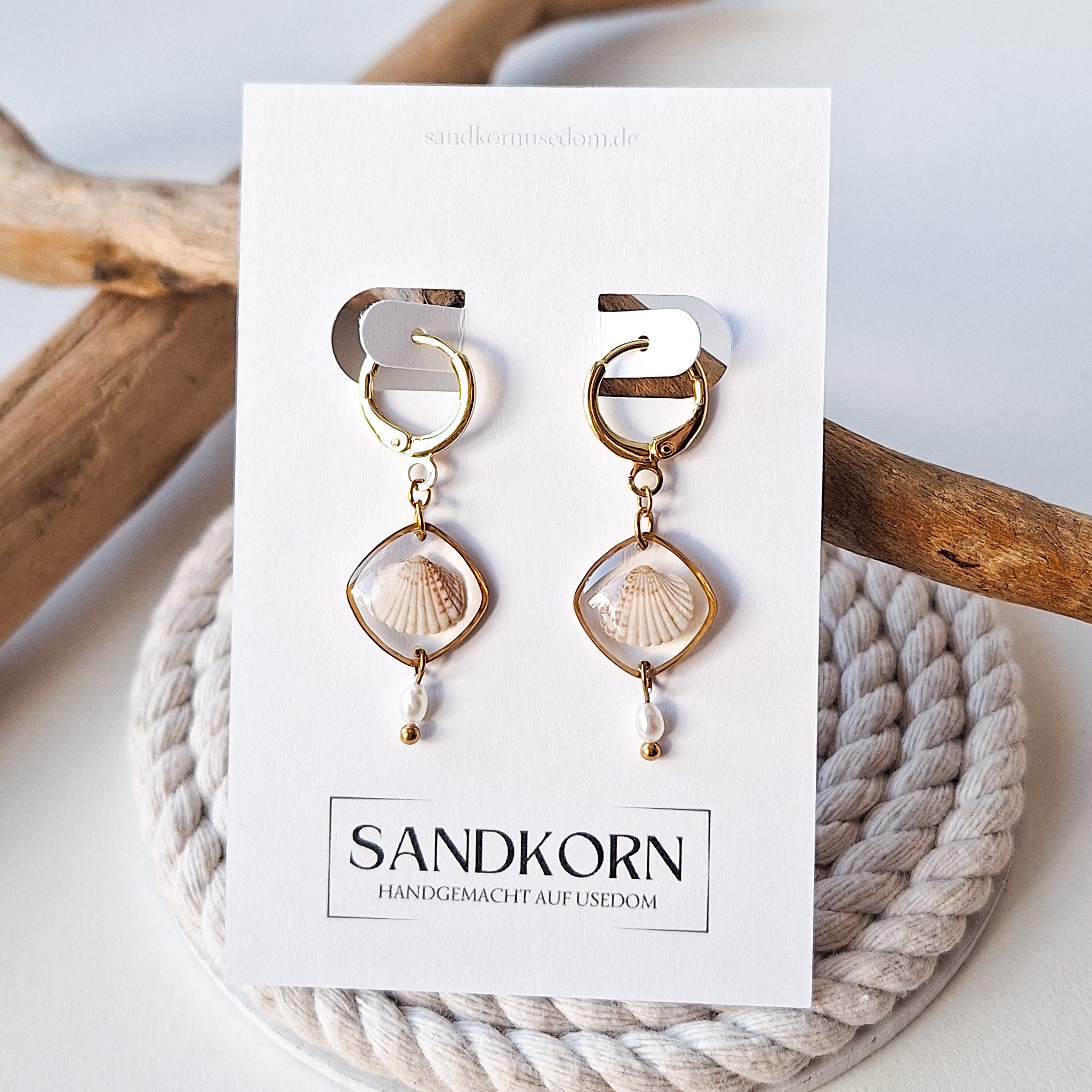 Kolczyki z muszli sercówek i pereł słodkowodnych