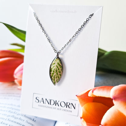 Halskette mit Fittonia-Blatt
