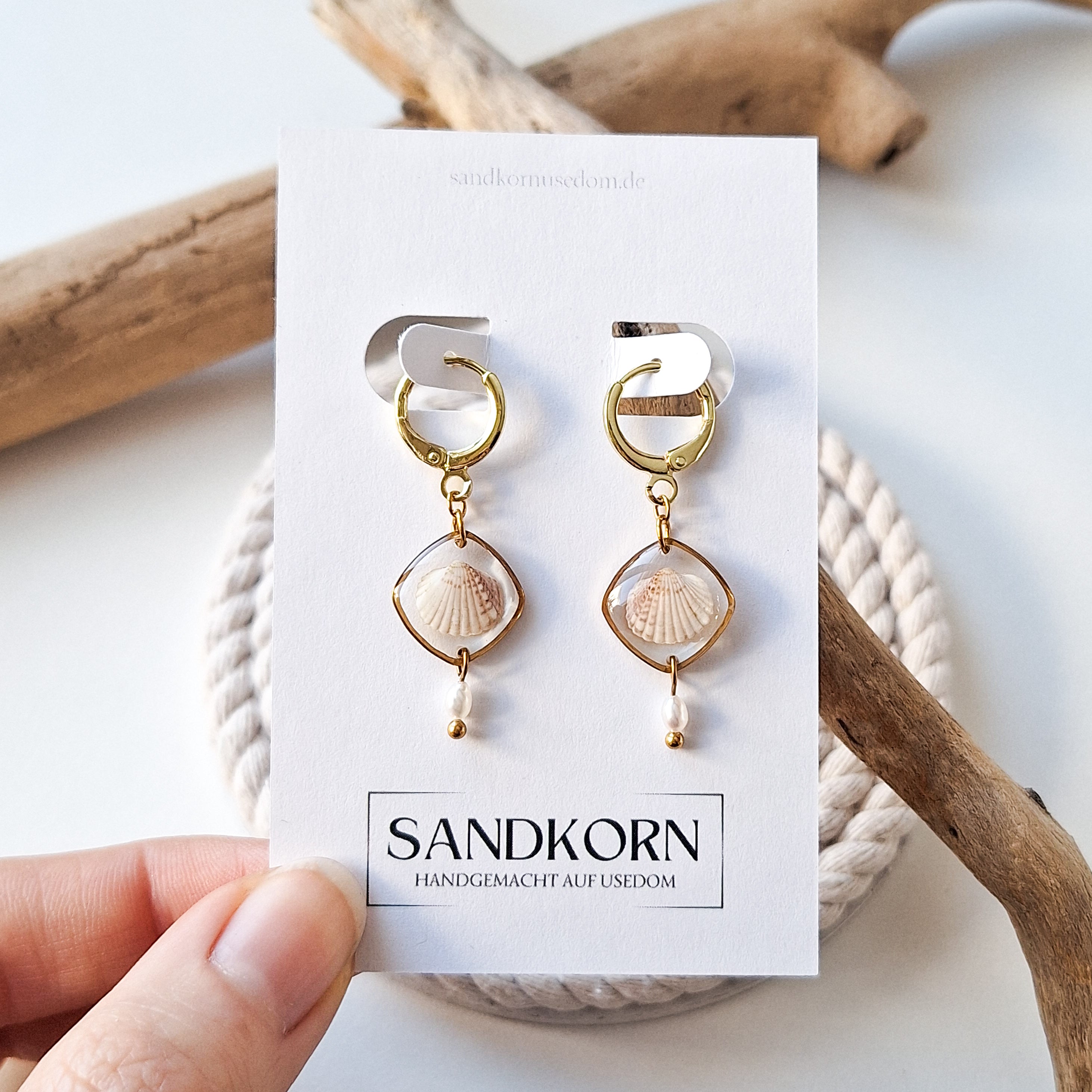 Kolczyki z muszli sercówek i pereł słodkowodnych