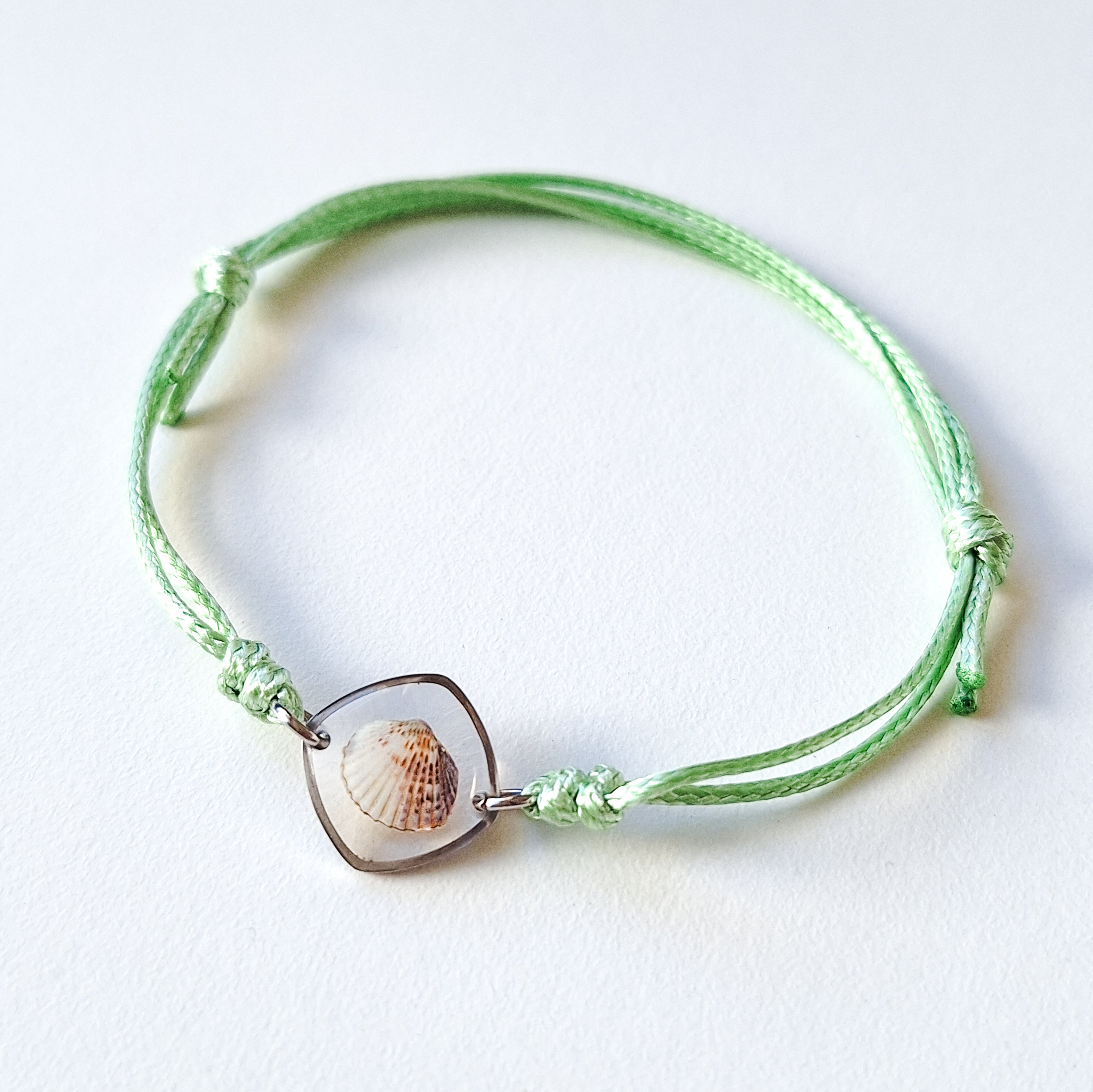 Bracelet with seashell - silver