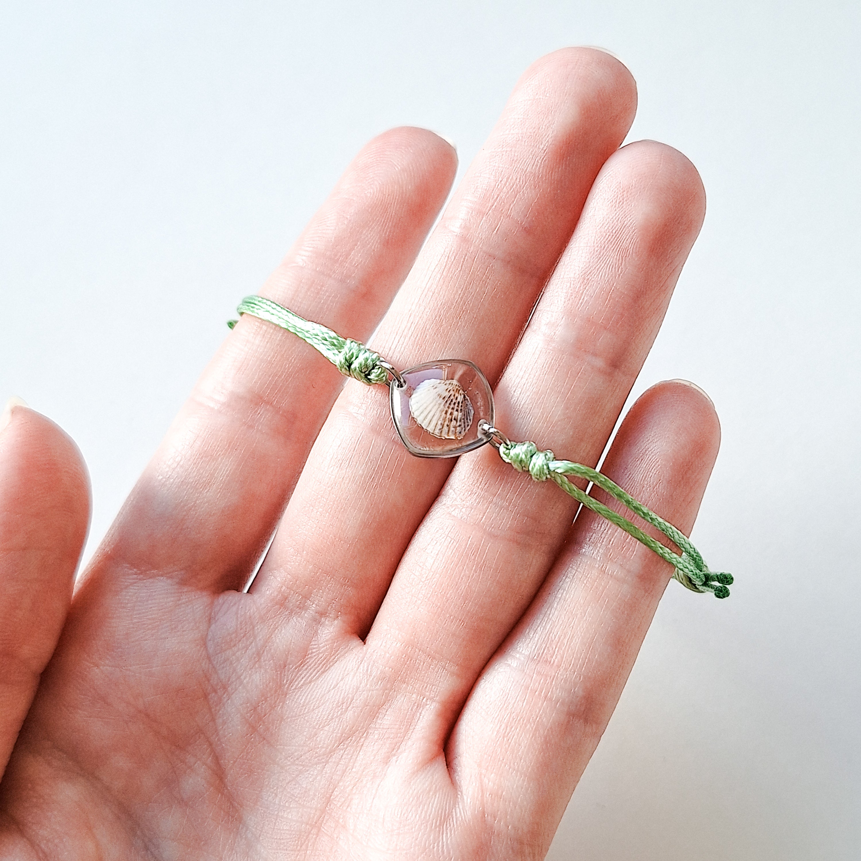 Bracelet with seashell - silver