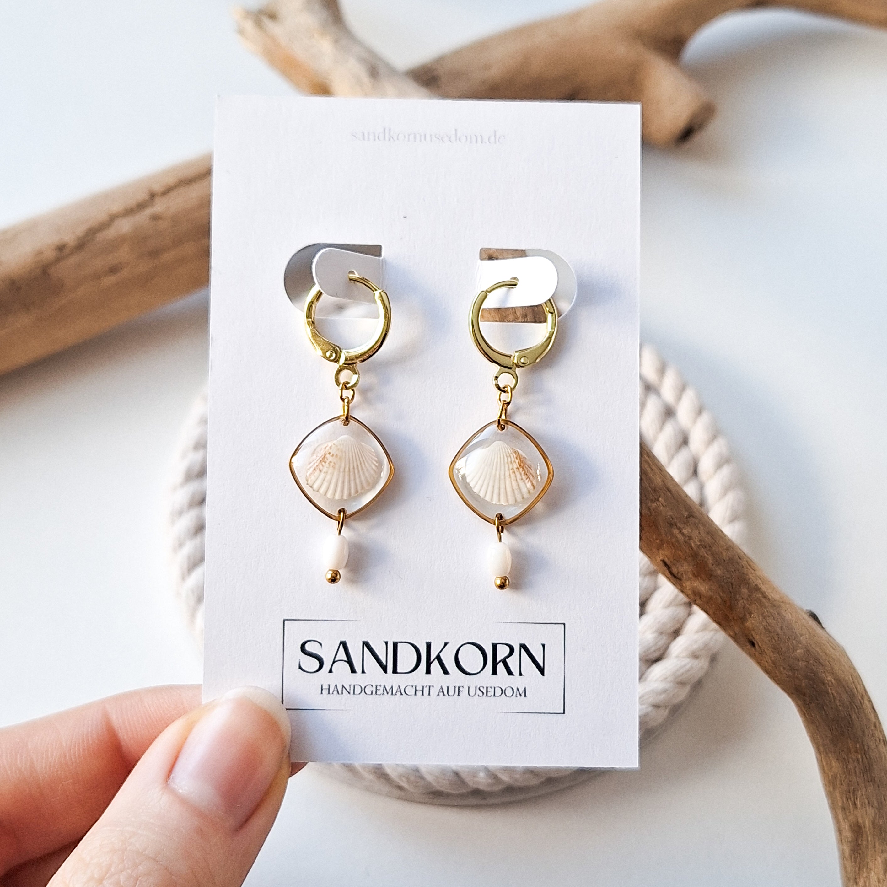 Kolczyki z muszli sercówek i pereł słodkowodnych