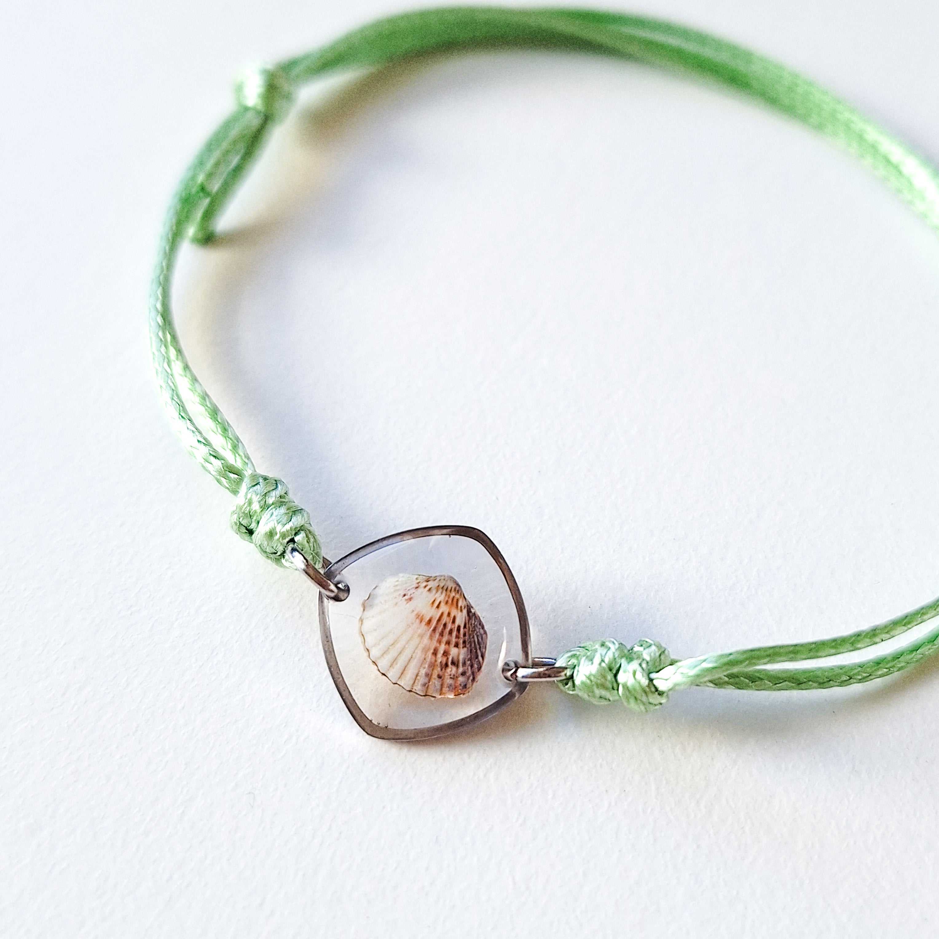 Bracelet with seashell - silver